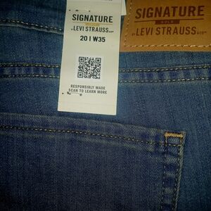Levi's Women's Light Blue High Rise Jeans